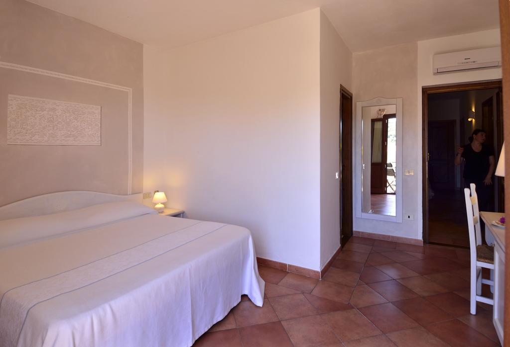 Boutique Hotel Sant'Andrea & Relais San Pantaleo Værelse billede